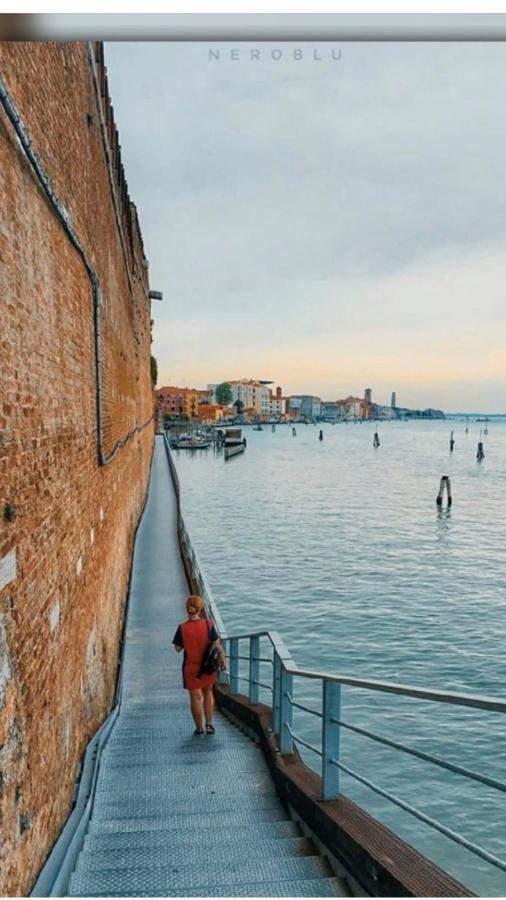Sweet Autumn In Biennale Garden Flat * Venedig