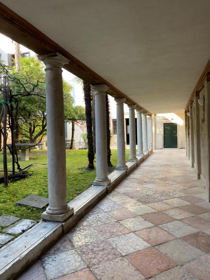 Sweet Autumn In Biennale Garden Flat Venedig