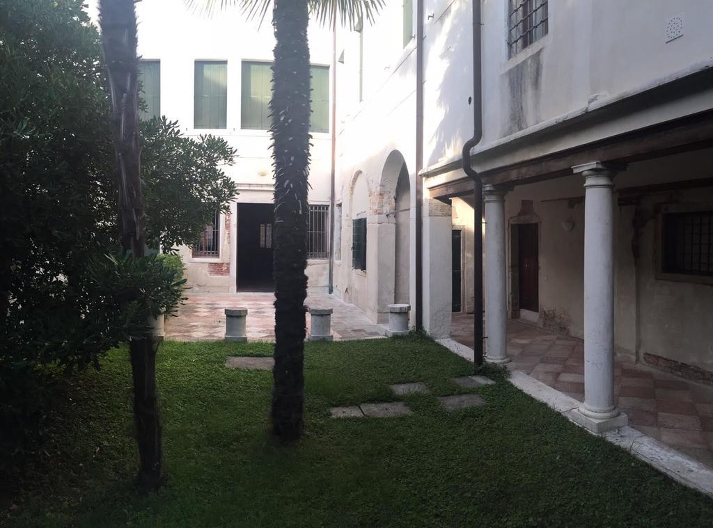 Sweet Autumn In Biennale Garden Flat Apartment Venedig